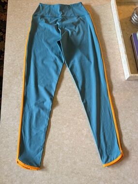Spiritual Gangster Leggings Green with orange stripe NWOT women’s size small